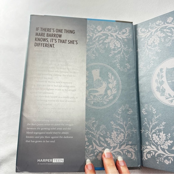 Glass Sword Hardcover Book Red Queen Fantasy Fiction Mystery Science Adult - Picture 3 of 10